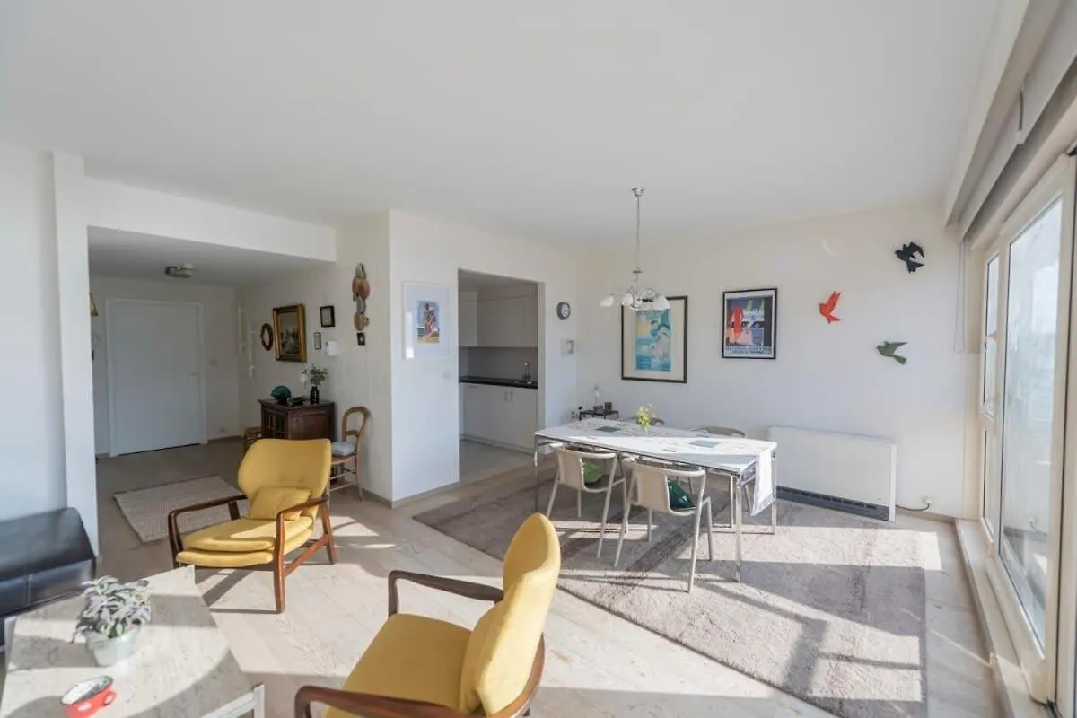 Seaview Apartment On The Beach - Free Parking オステンド