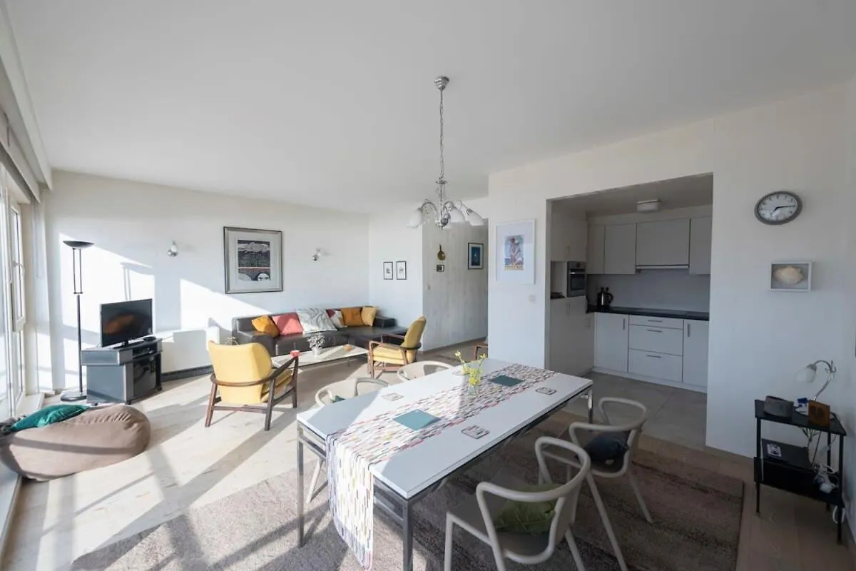 Seaview Apartment On The Beach - Free Parking オステンド