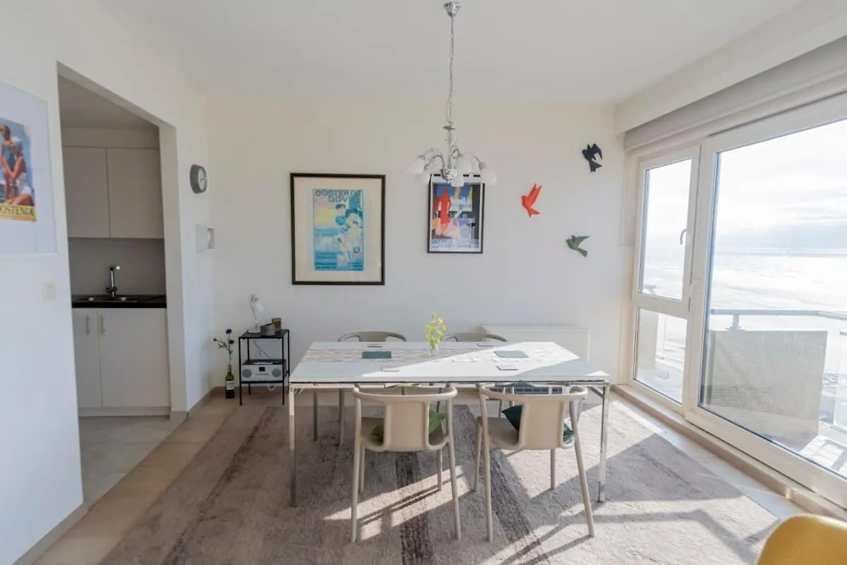 Seaview Apartment On The Beach - Free Parking オステンド