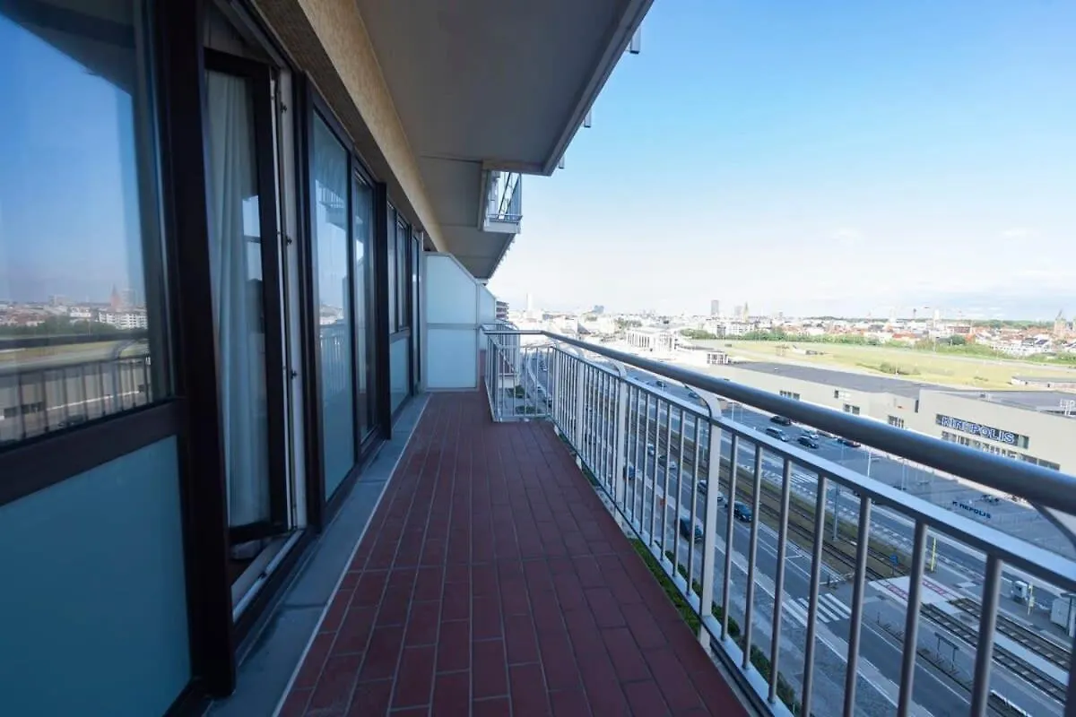 Seaview Apartment On The Beach - Free Parking オステンド